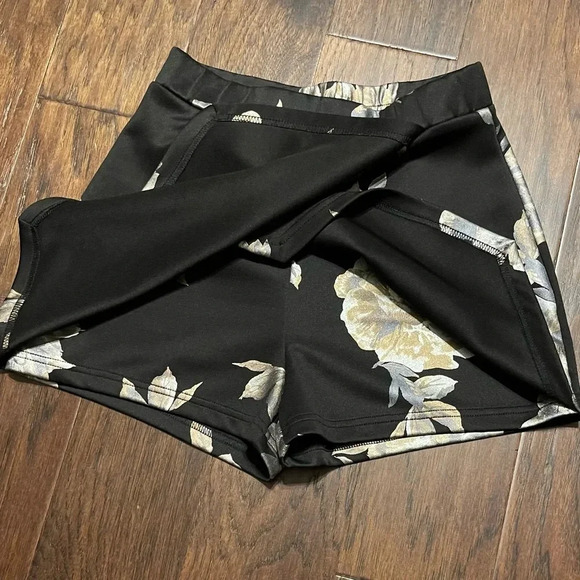 Soprano Black Gold Metallic Floral Mini Skirt Skort - Picture 3 of 9